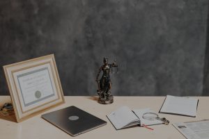 Как се изготвя търговски договор правилно